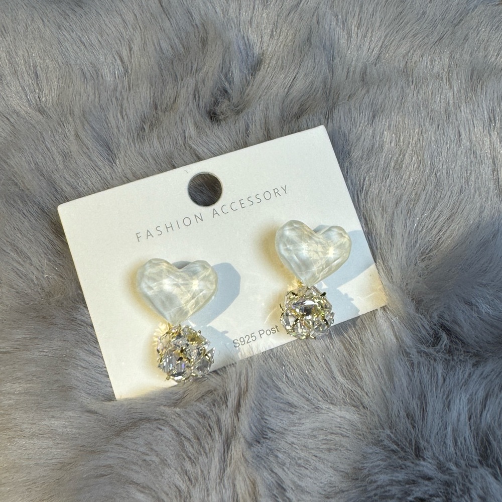 Elegant crystal silver earrings